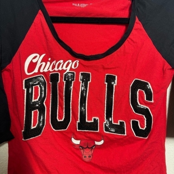 5th & Ocean by New Era Chicago Bulls women’s sequin 3/4 sleeve top size small - Picture 2 of 5